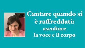 locandina dell'articolo "Cantare quando si è raffreddati: come ascoltare la voce e il corpo" con primo piano di Monica Kircheis