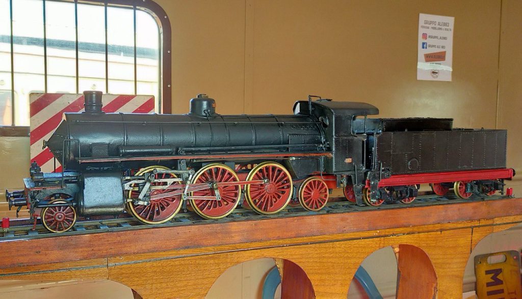 modellino di una locomotiva