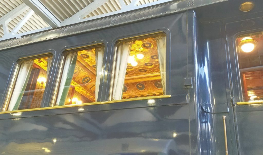 vista dell'esterno di una carrozza del treno presidenziale